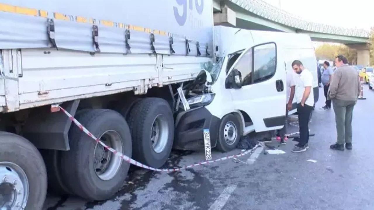 Panelvan Minibüsün Sürücüsü Kazada Yaralandı