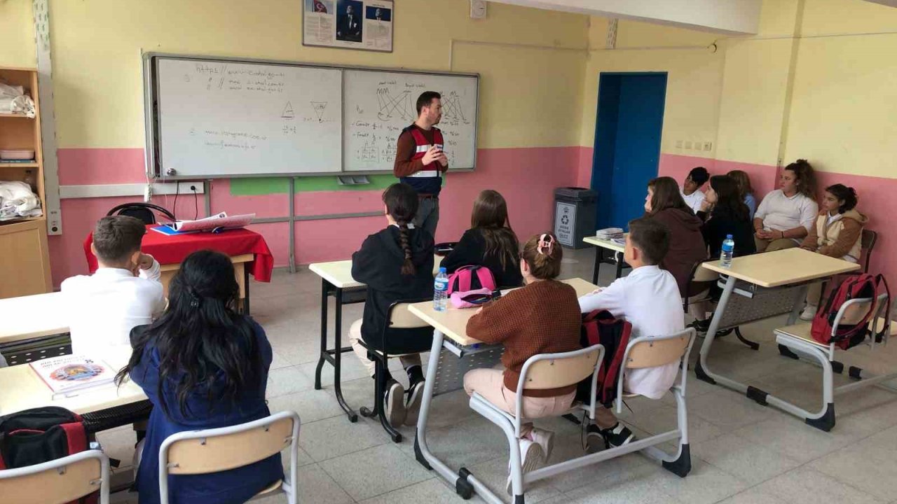 Edirne'de Öğrencilere Siber Suçlarla Mücadele Eğitimi Verildi