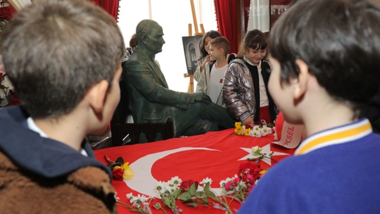 Edirne'de Öğrenciler Atatürk Odası'nı Ziyaret Etti