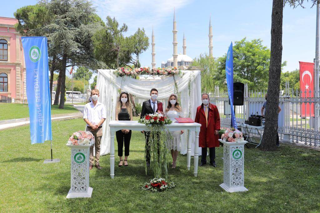 Selimiye manzarasında ilk nikah