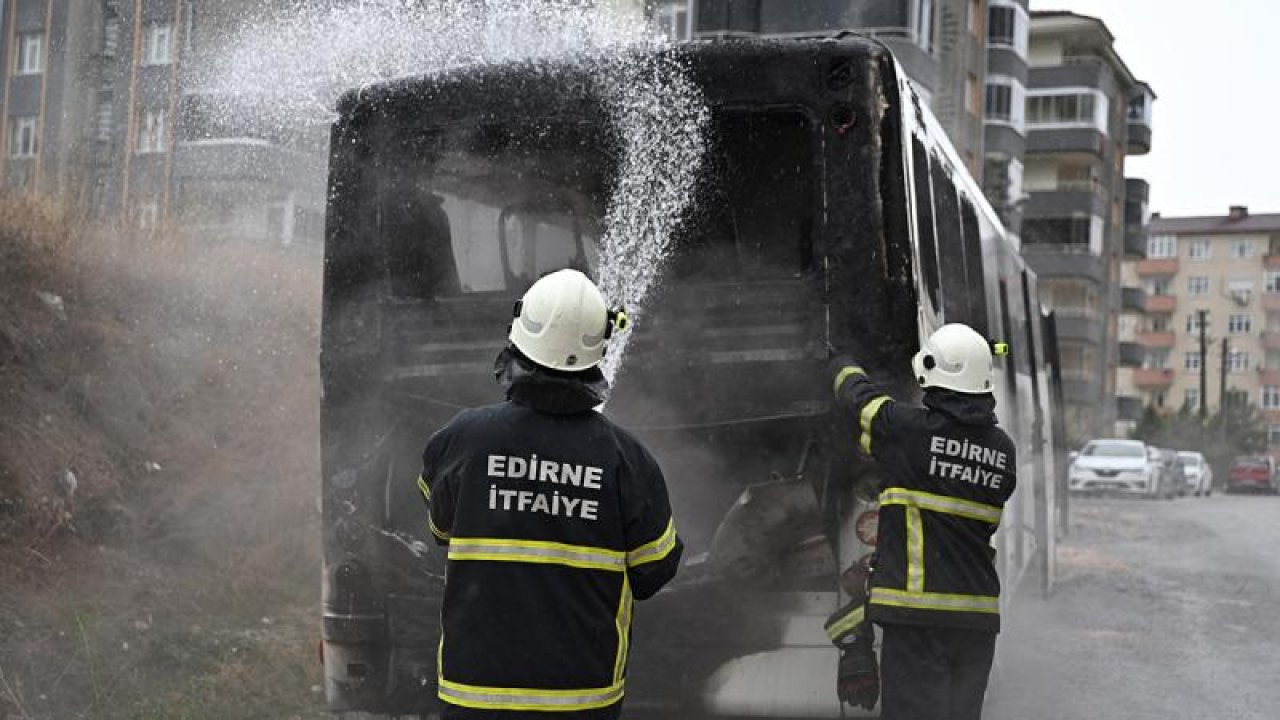 Edirne'de Park Halindeki Otobüste Çıkan Yangın Söndürüldü