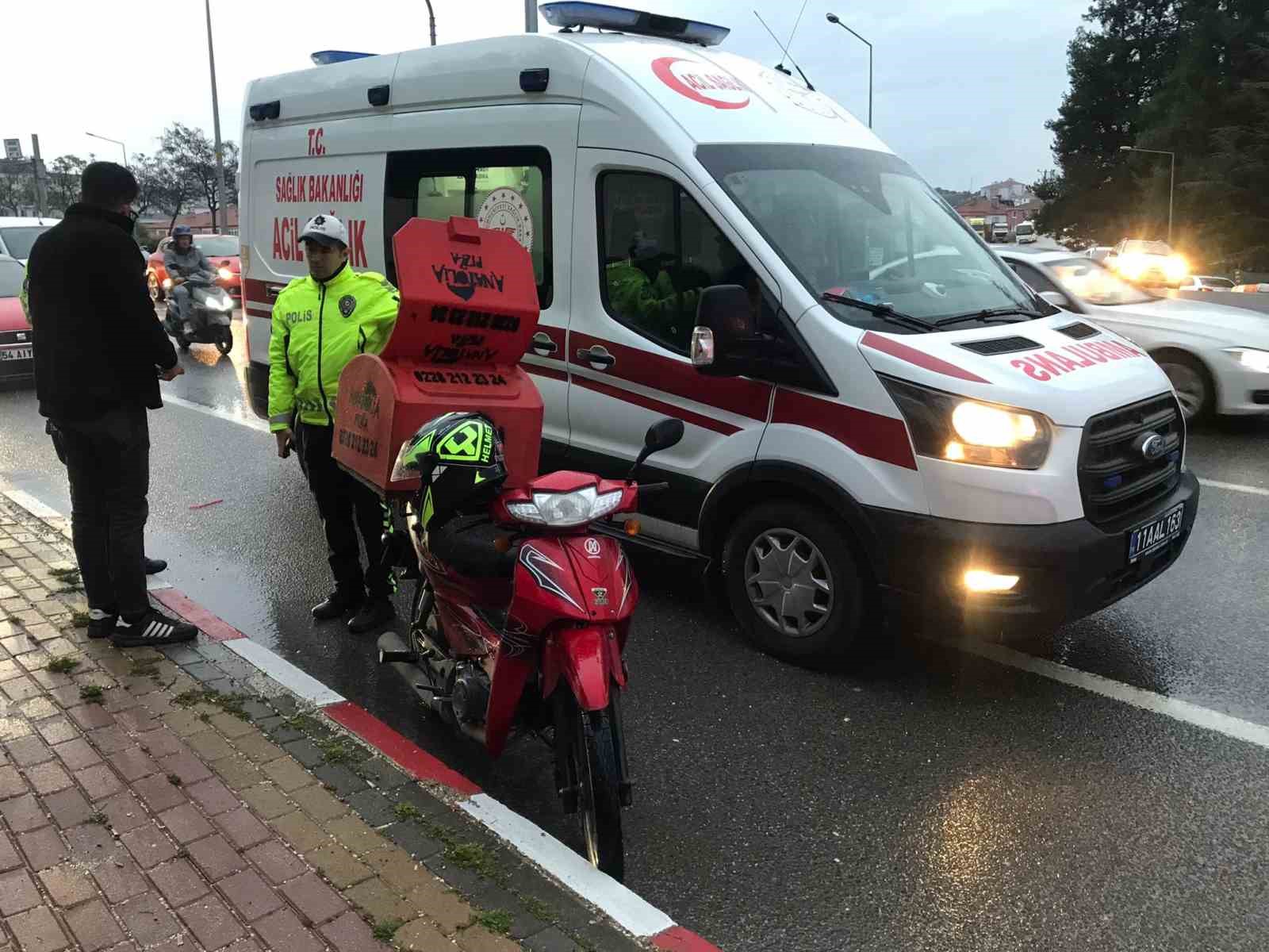 Motosiklet Yayaya Çarptı, 2 Kişi Hastanelik Oldu