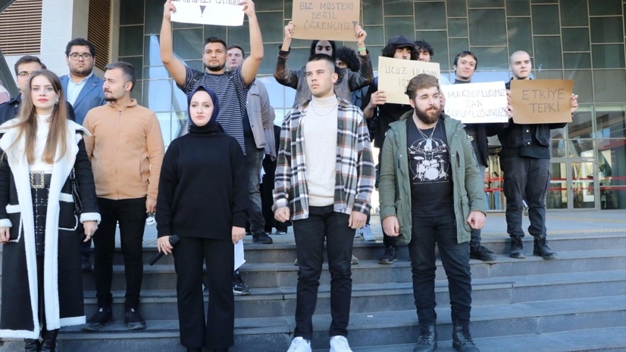 Edirne'deki Öğrencilerden Toplu Ulaşım Zamları Protestosu