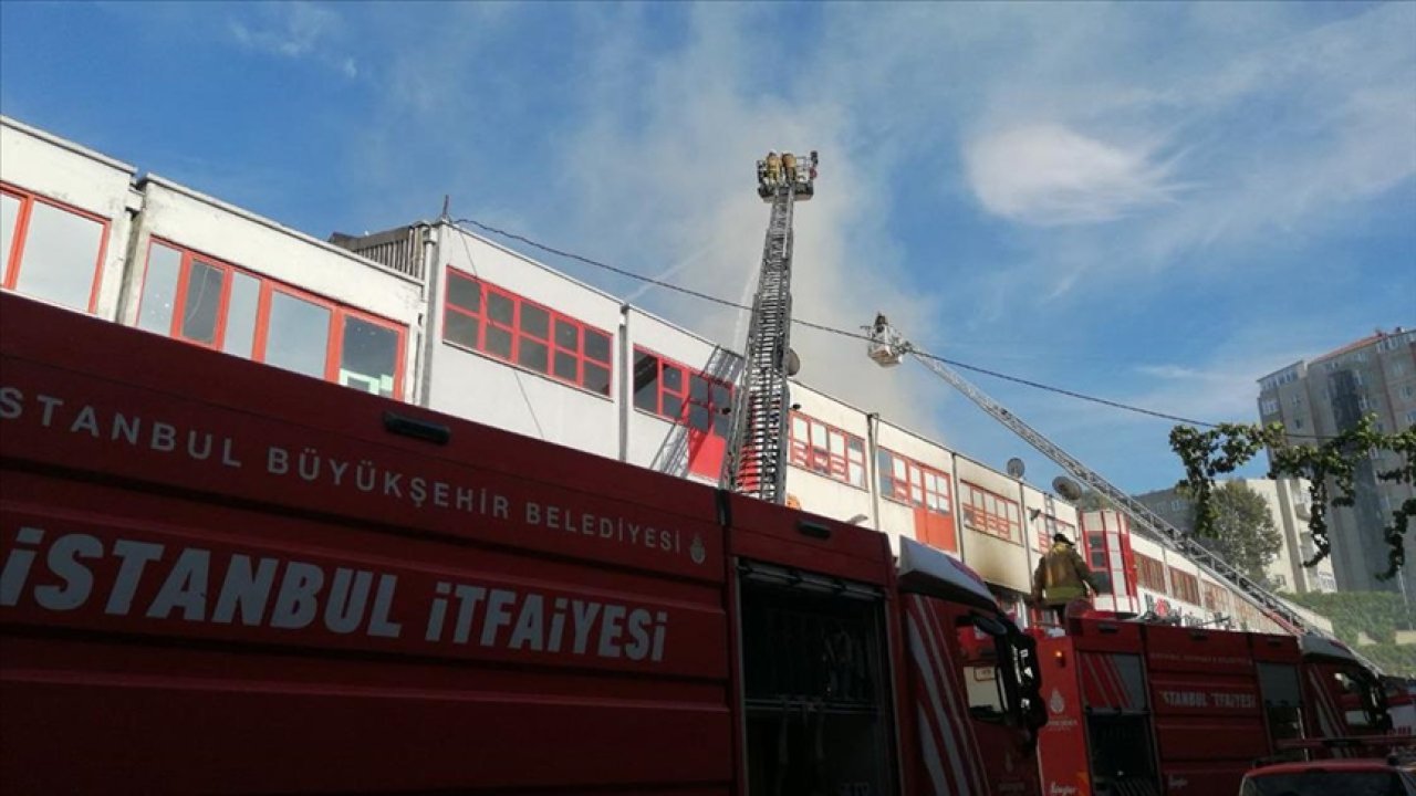 Bir İş Yerinin Deposunda Yangın Çıktı