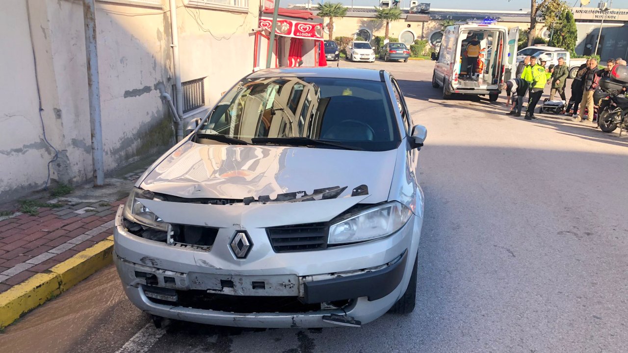 Otomobille Çarpışan Motosikletin Sürücüsü Yaralandı