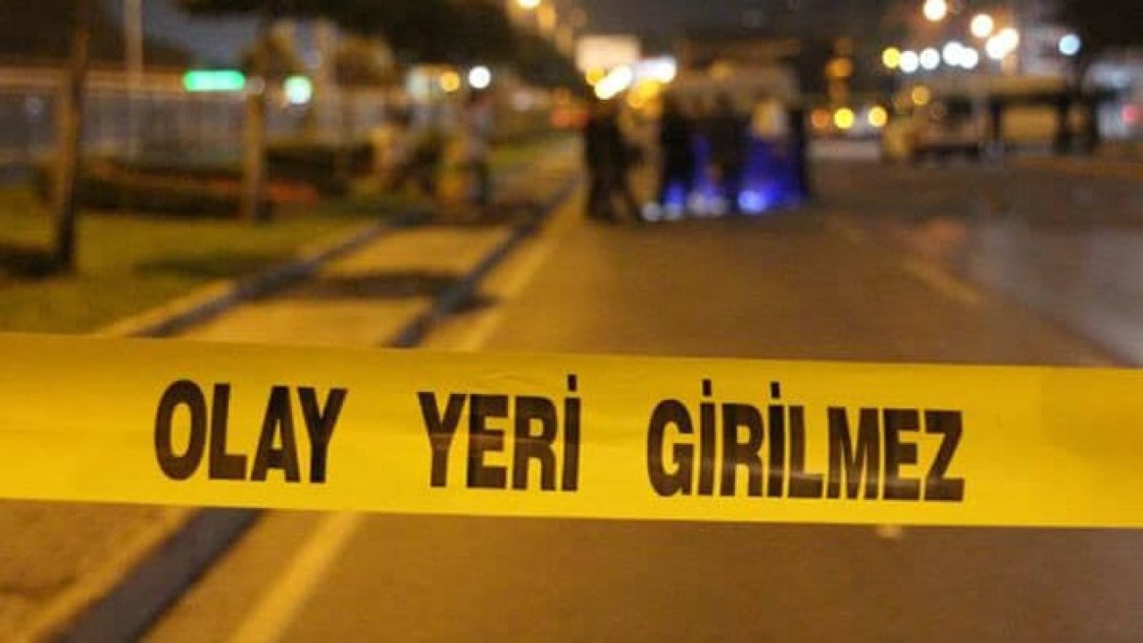 Tekirdağ'da Kadın Keserle Güzellik Merkezinin Camlarını Kırdı