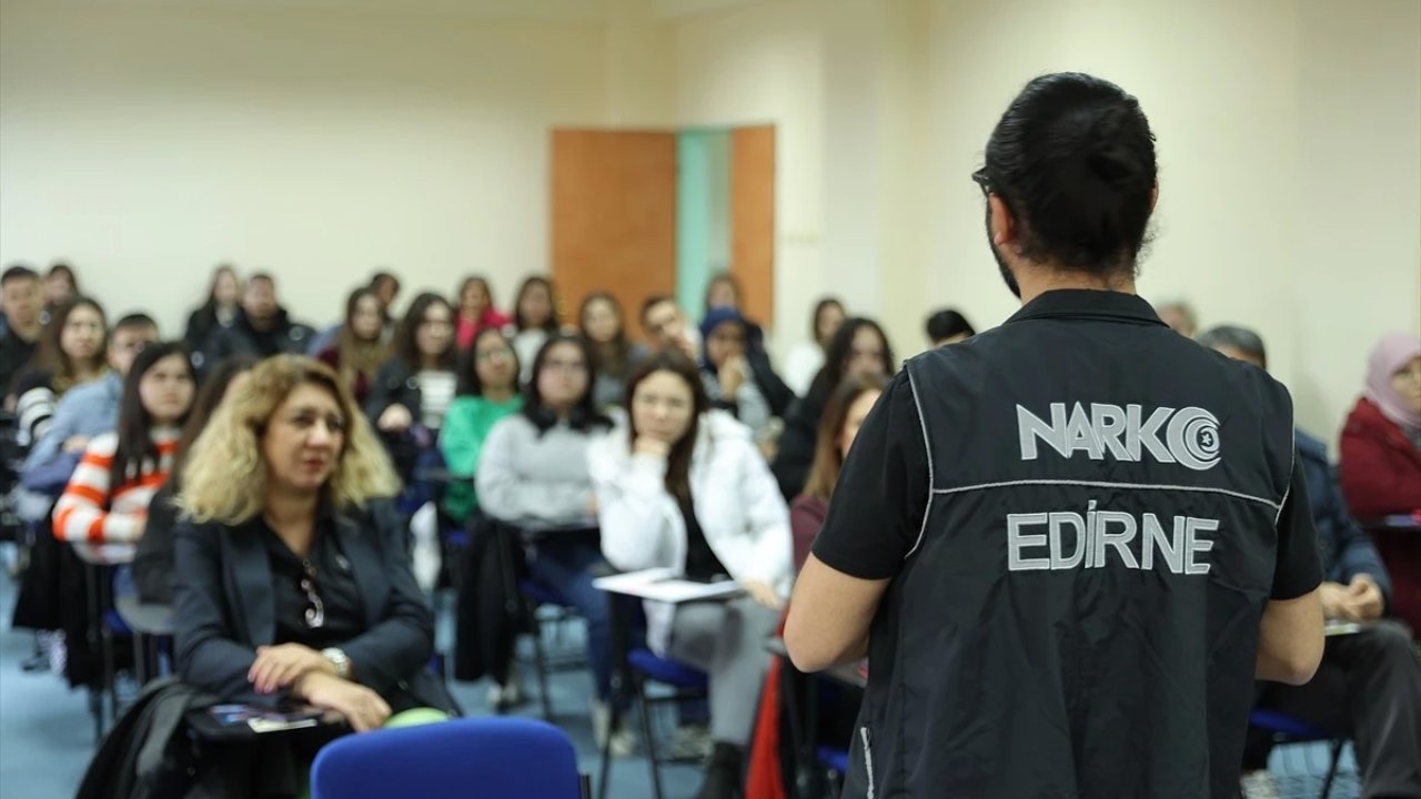 Edirne'de Narkorehber Bağımlılıkla Mücadeleyi Anlattı