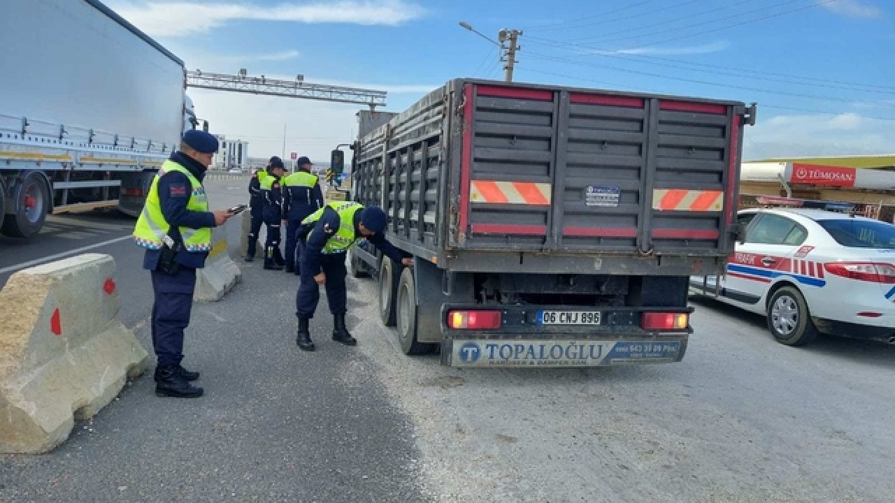 Edirne'de Jandarma Kış Lastiği Denetimi Yaptı