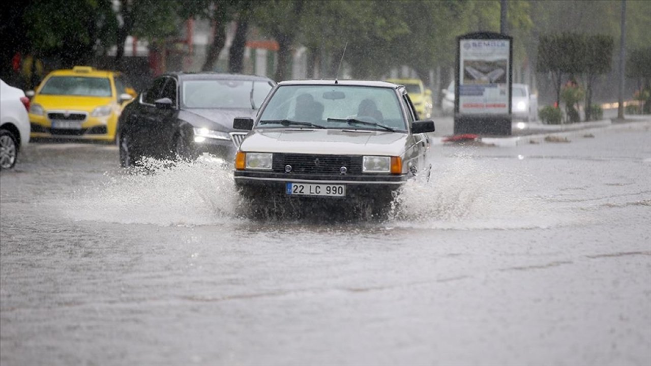 Edirne'de Sağanak Yağış Etkisini Gösteriyor