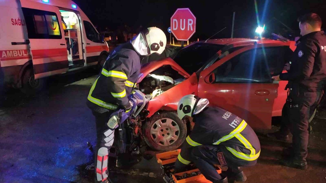 Keşan'da İki Otomobil Çarpıştı: 1 Ölü, 5 Yaralı