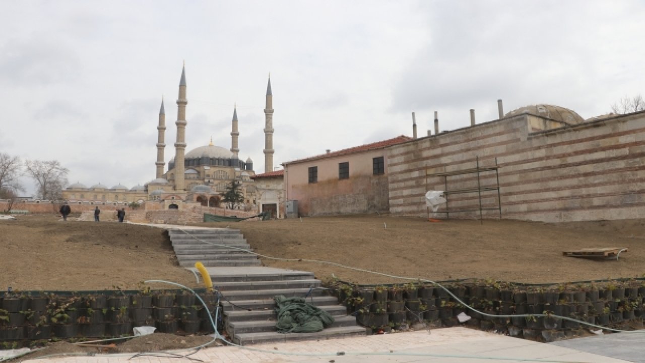 Edirne'deki Tarihi Havlucular Hanı Ve Mezit Bey Hamamı Restore Edilecek