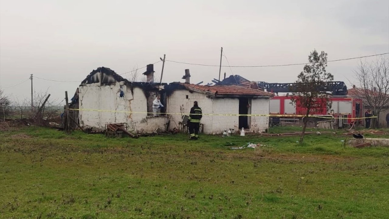 Tekirdağ'daki Bir Evde Çıkan Yangında Bir Kişi Yaşamını Yitirdi