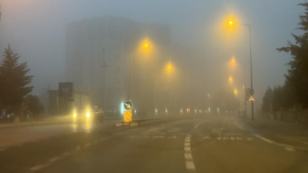 Kırklareli'nde Yoğun Sis Trafikte Görüş Mesafesini Olumsuz Etkiliyor