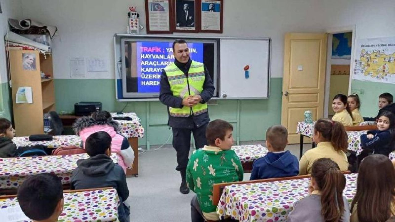 Edirne'de Jandarma Ekipleri Öğrencilere Eğitim Verdi