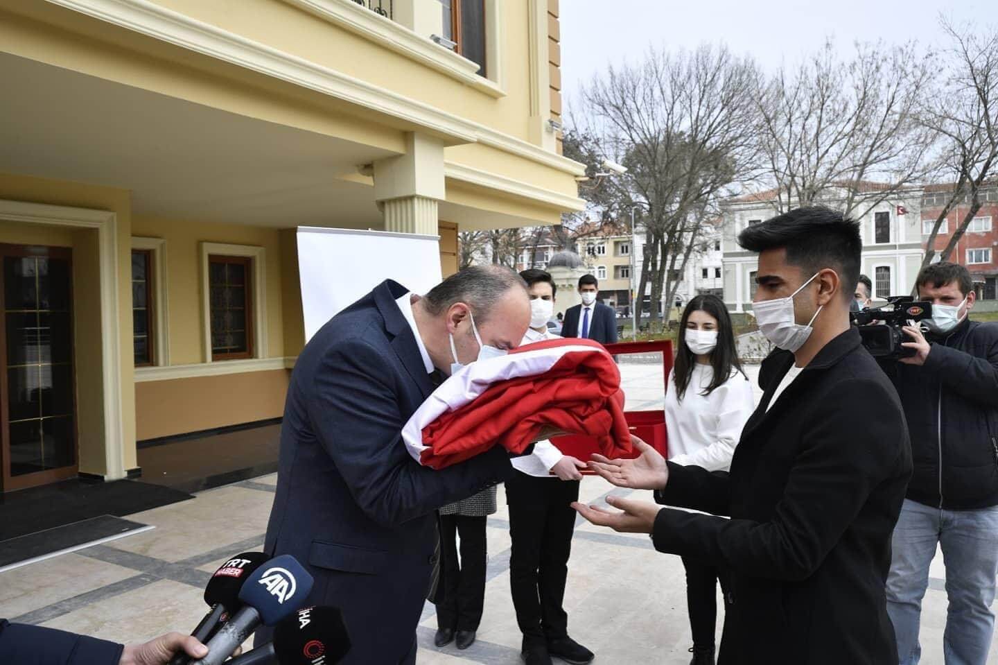 Türk bayrağı Edirne'den yola çıktı