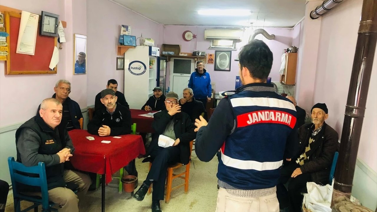 Edirne'de Jandarma Köylerdeki Vatandaşları Bilgilendiriyor