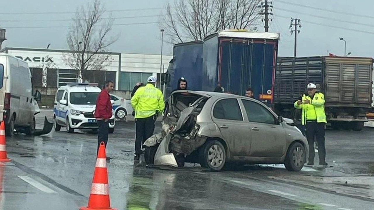 Kırklareli'nde 3 Araç Kazaya Karıştı: 2 Yaralama