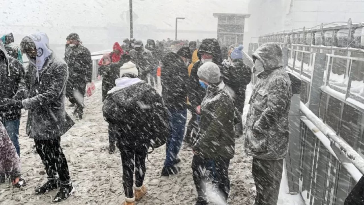 Akom'dan İstanbul İçin Kar Uyarısı