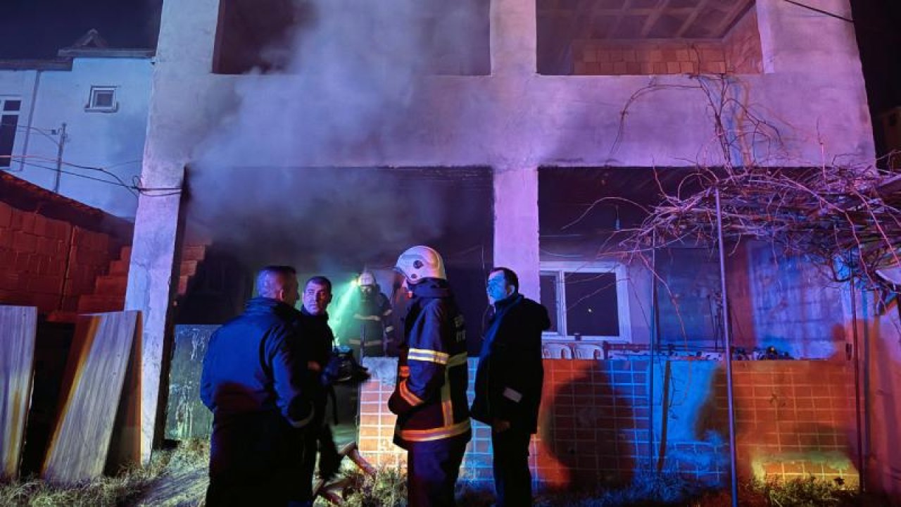 Edirne'de Çıkan Yangında Müstakil Ev Kullanılamaz Hale Geldi