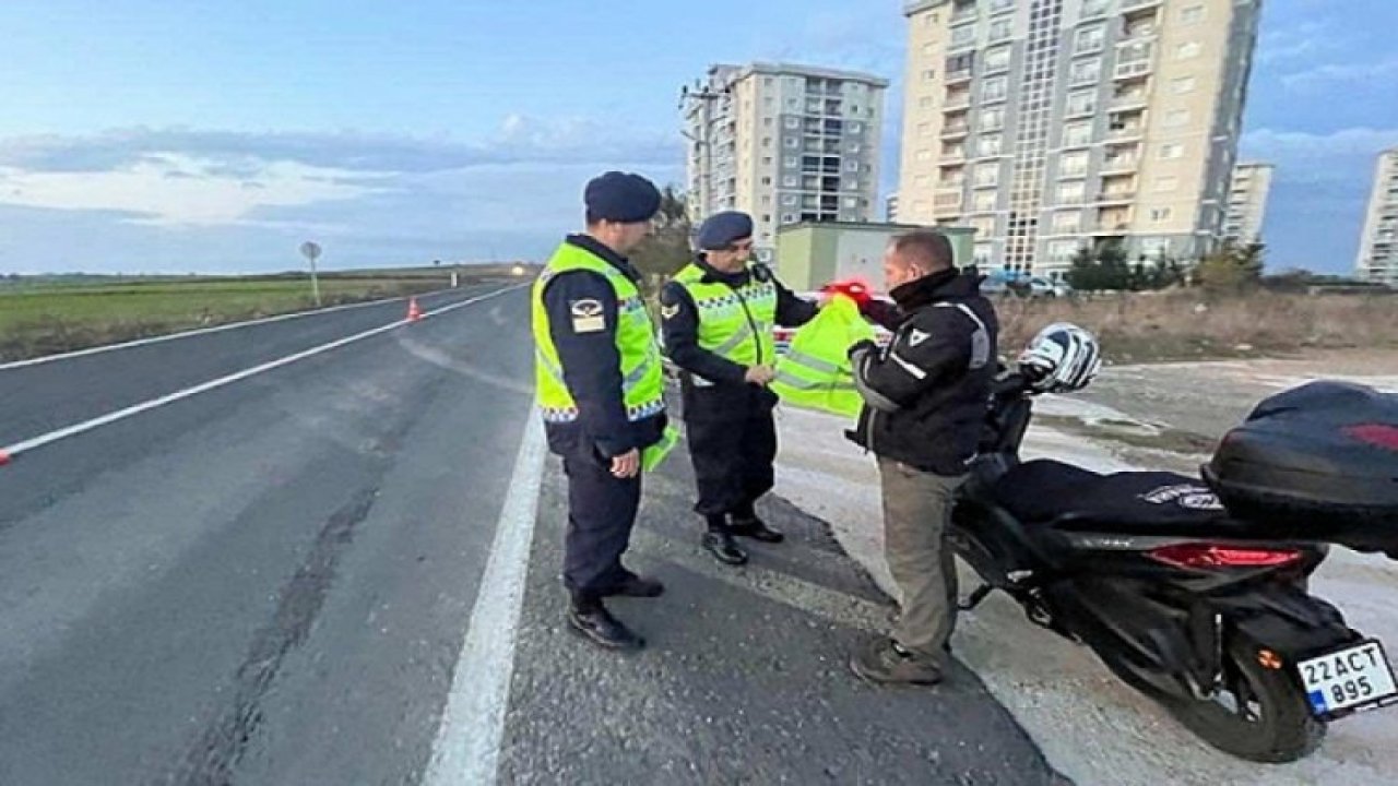 Edirne'de Jandarma Ekiplerinden Vatandaşlara Trafik Eğitimi