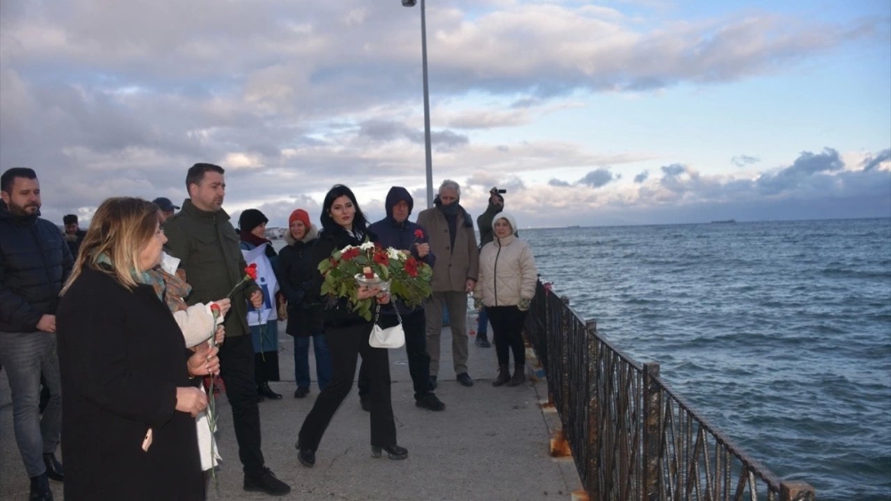 Tekirdağ'da Mübadiller Atalarını Denize Karanfil Bırakarak Andı