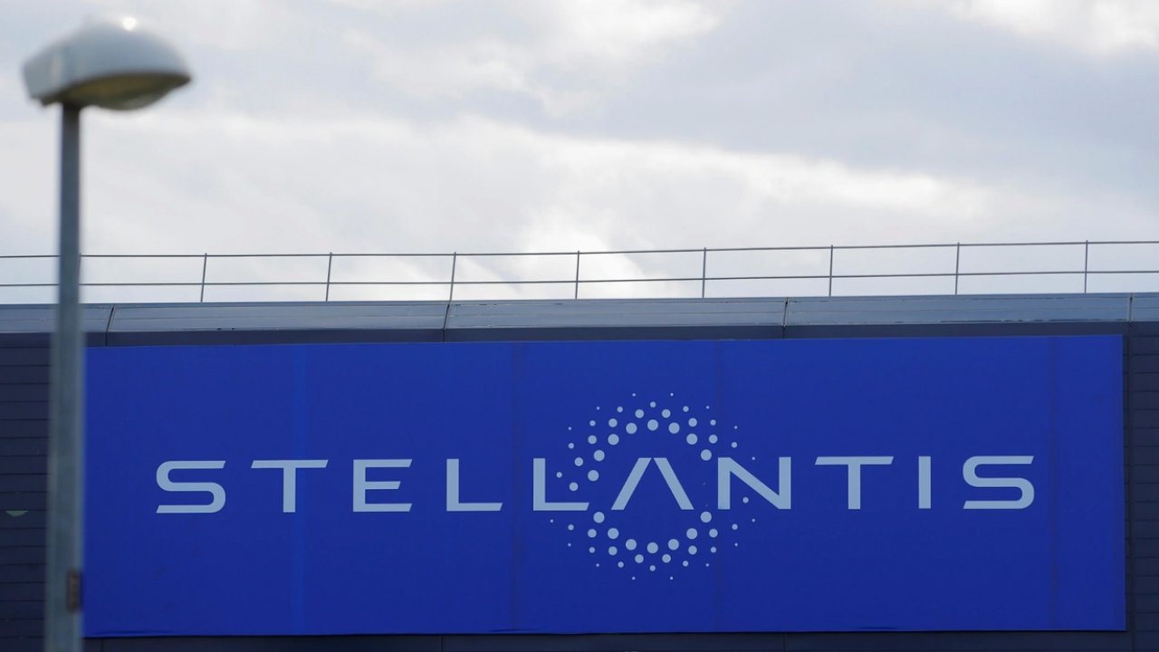 Stellantis Elektrikli Araçlarının Menzilini 800 Kilometreye Çıkaracak