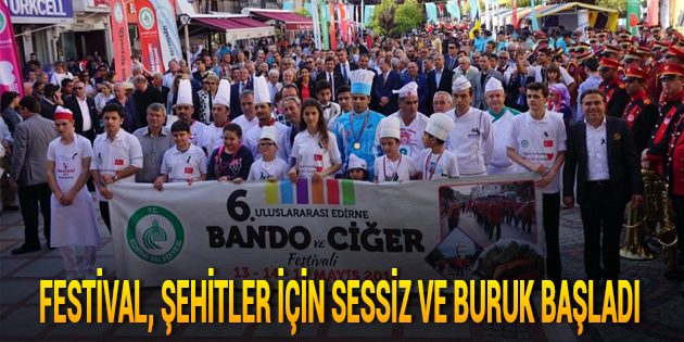 Festival, Şehitler İçin Sessiz ve Buruk Başladı