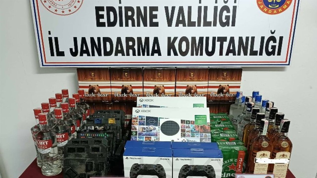 Edirne'de Bir Araçta Gümrük Kaçağı Ürünler Ele Geçirildi