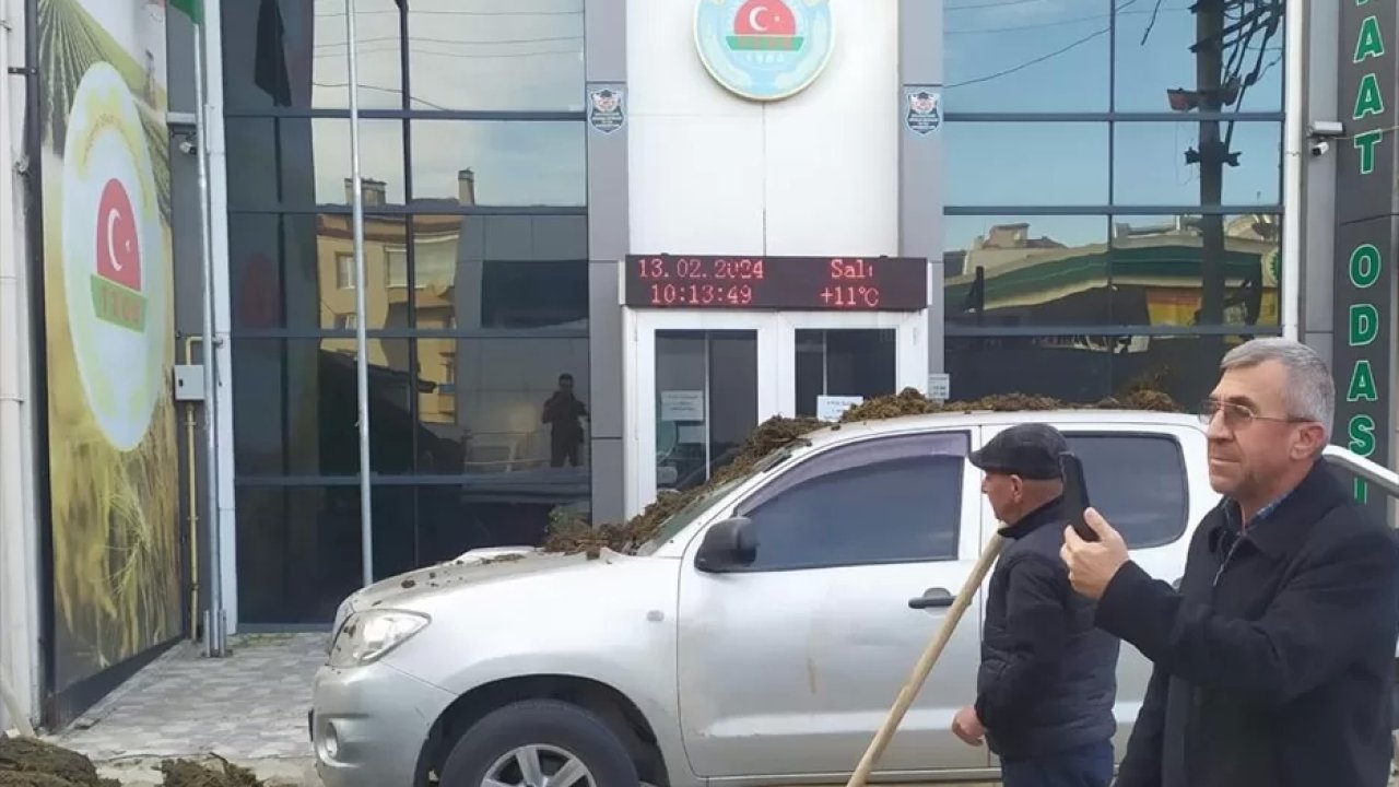 Çiftçi Ziraat Odasının Önüne Gübre Dökerek Yönetimi Protesto Etti