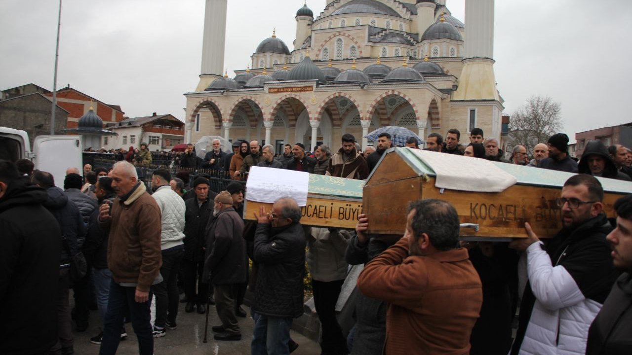 1 Gün Arayla Vefat Eden Dede Ve Torunu Toprağa Verildi