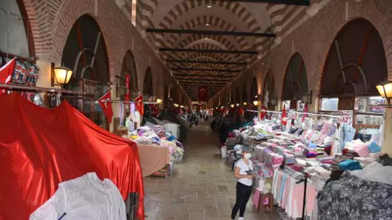 Edirne'de Tarihi Çarşının Aydınlatma Camları Kırıldı