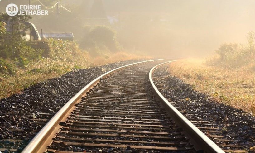 Tren çarptı, hayatını kaybetti