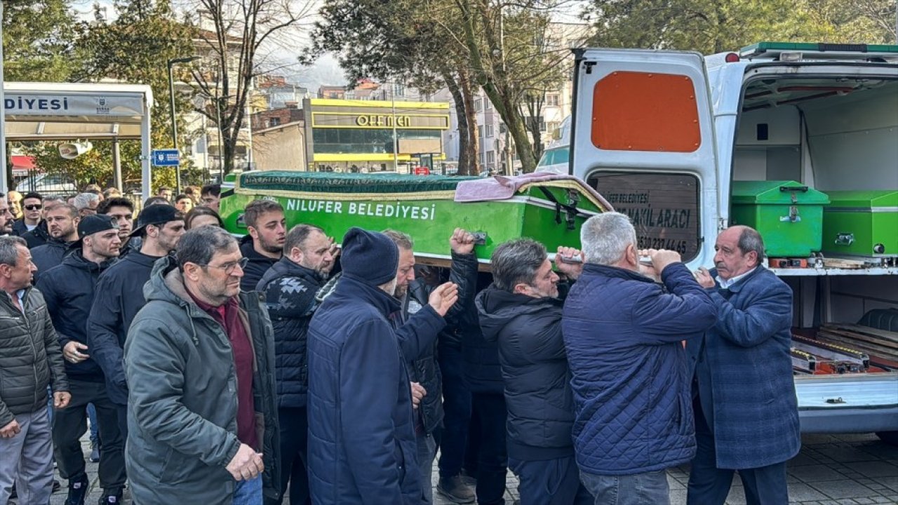 Deprem Korkusuyla İkinci Kattan Atlayan Kişinin Cenazesi Defnedildi