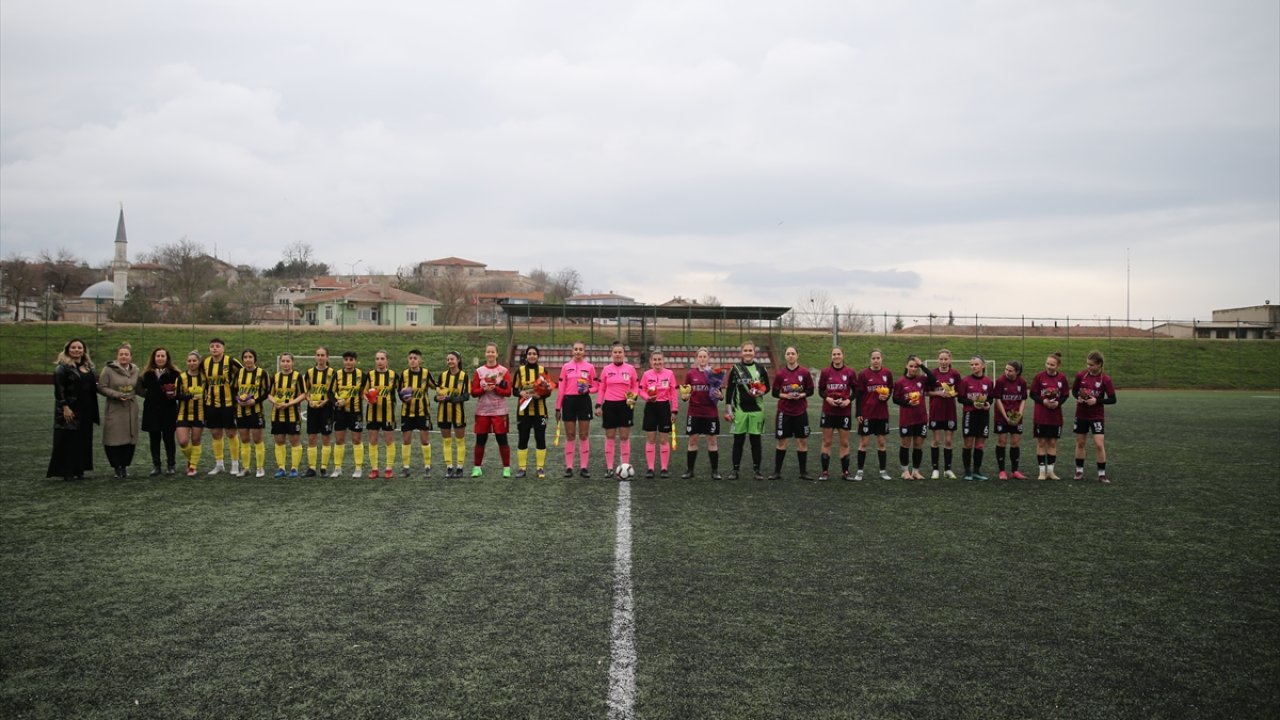 Edirne'de Kadınlar Sınırları Aşıyor Futbol Turnuvası Düzenlendi