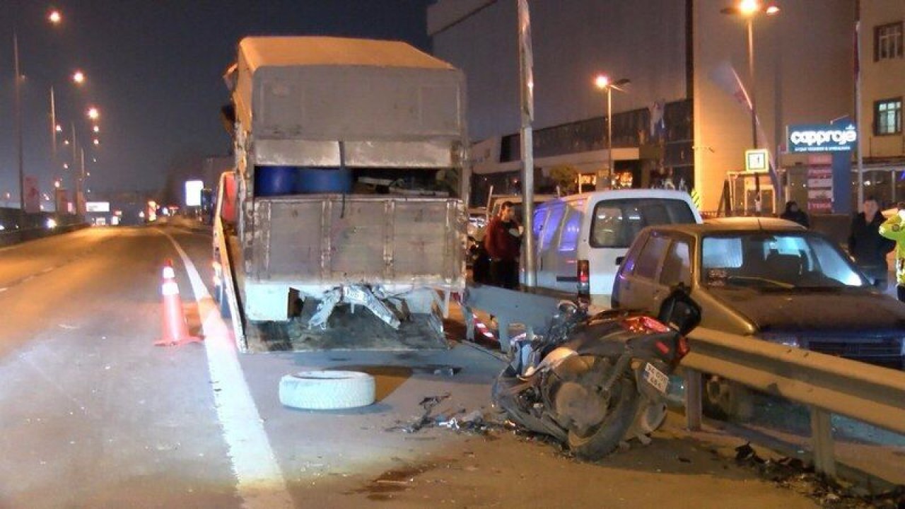 Park Halindeki Kamyonete Çarpan Motosikletin Sürücüsü Hayatını Kaybetti