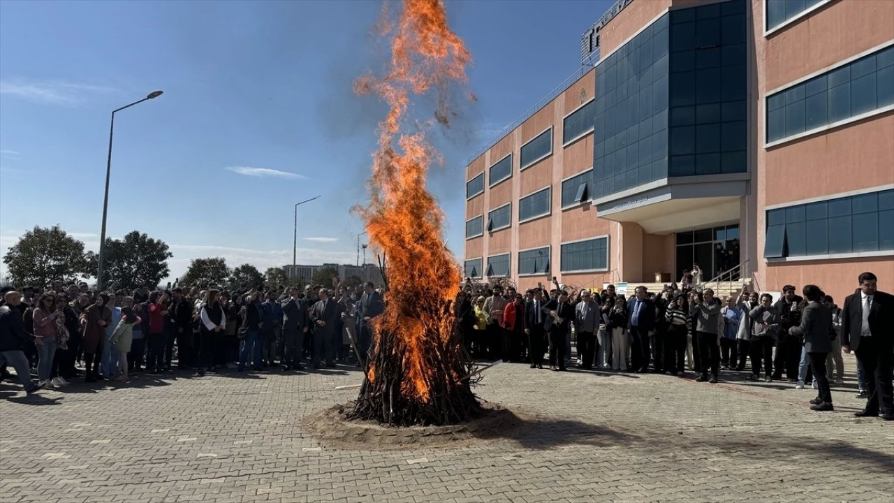 Trakya Üniversitesinde Nevruz Ateşi Yandı