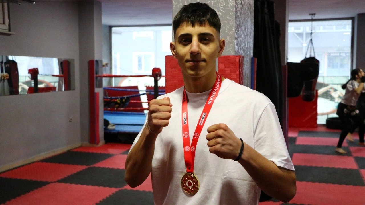 Tekirdağlı Kick Boksçu Resul Aras, İkinci Dünya Şampiyonluğuna Odaklandı