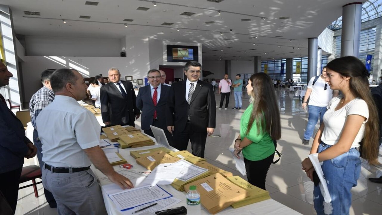 Trakya Üniversitesi'nde Kayıt Heyecanı Devam Ediyor