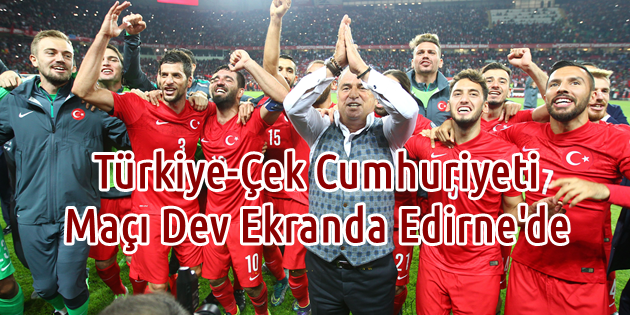 Edirne'de Futbolseverlere Dev Ekranda Maç Keyfi