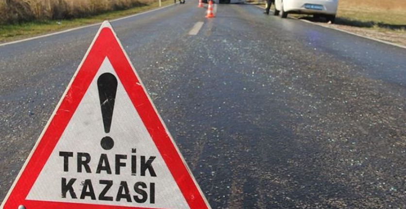 Keşan'da Motosiklet ve Otomobil Çarpıştı! 2 Kişi Yaralandı