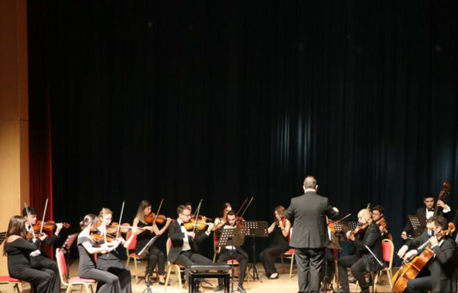 Trakya Üniversitesi Balkan Senfoni Orkestrası ile Yunan Viyolonsel Sanatçısı Konser Verdi