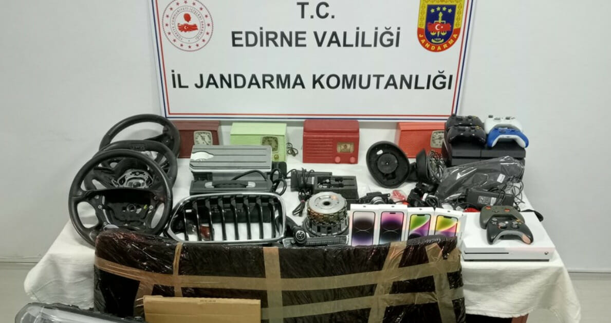 Edirne'deki Bir Otobüste 600 Bin TL'lik Gümrük Kaçağı Eşya Ele Geçirildi