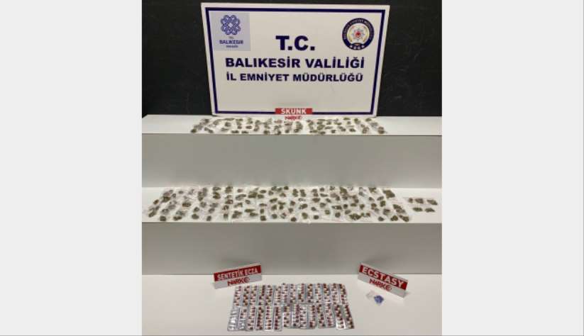 Balıkesir'de Uyuşturucu Ele Geçirilen Araçta 3 Kişi Yakalandı