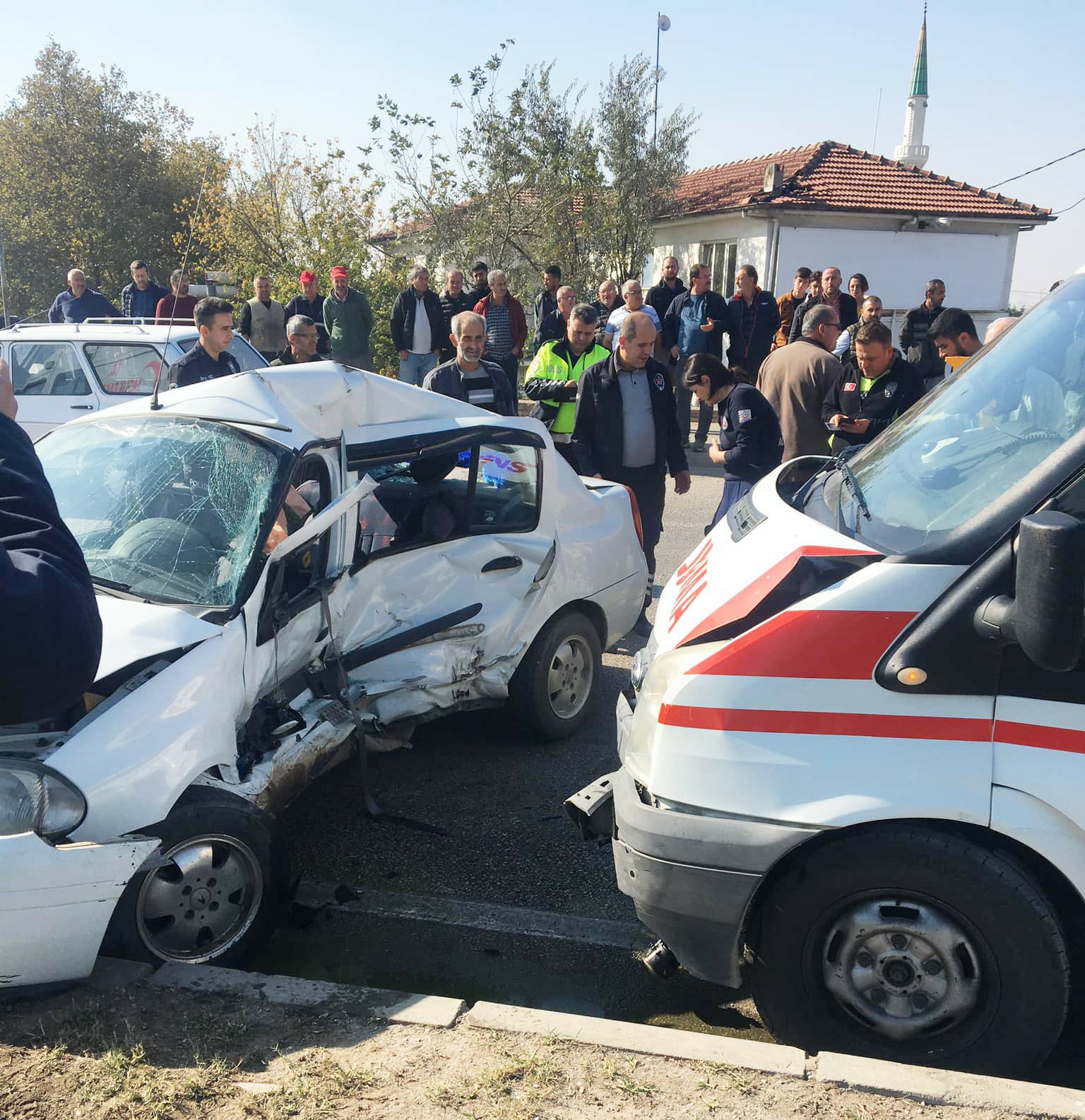 Bursa'da Ambulans İle Çarpışan Otomobilde Can Kaybı Yaşandı