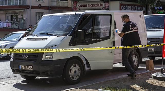 İstanbul'da Bankaya Ait Aracı Soymaya Çalışan 4 Kişi Yakalandı