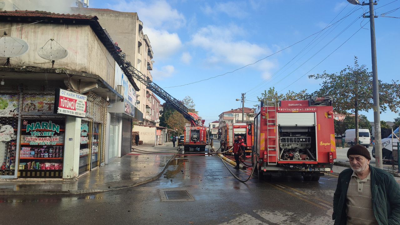 Sakarya Karasu'da Çıkan Yangında Saman Deposu Hasar Gördü