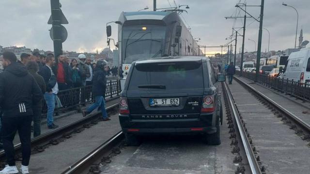 İstanbul'da Bir Araç Tramvay Yoluna Girdi