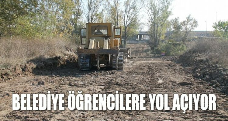 Belediye Öğrencilere Yol Açıyor