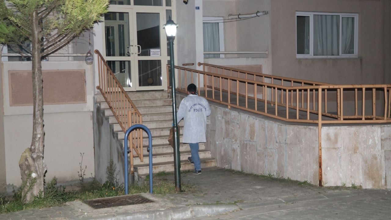 Kocaeli'de Babası Oğlunun Boğazını Sıkarak Nefessiz Bıraktı