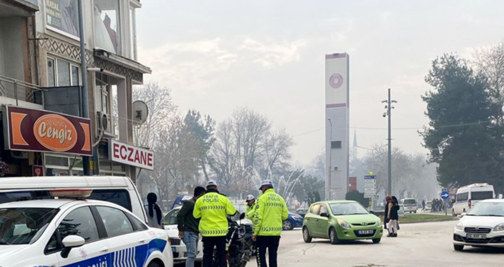 Polis Ekipleri Sürücülere 18 Bin 300 Lira Ceza Kesti